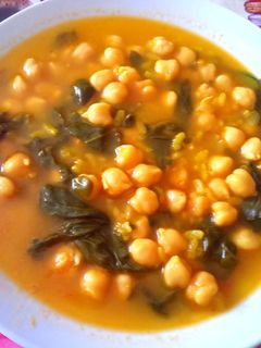 Una foto de Potaje de garbanzos y arroz con espinacas