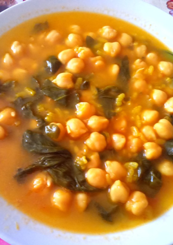 Una foto de Potaje de garbanzos y arroz con espinacas