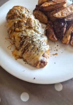 Una foto de Pollo Hunters con patatas gajo especiadas