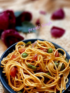 वेज नूडल्स (Veg Noodles recipe in hindi) रेसिपी मुख्य फोटो