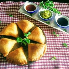 A picture of Atta Sooji Samosa.