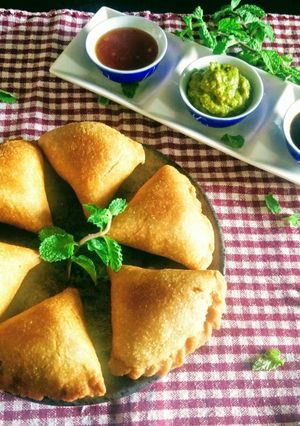 A picture of Atta Sooji Samosa.