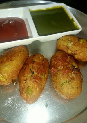 आलू रोल (Aloo roll recipe in Hindi) रेसिपी मुख्य फोटो