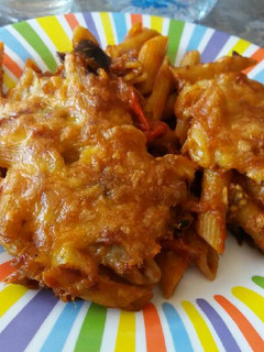 Una foto de Macarrones con verduras, atún y anchoas