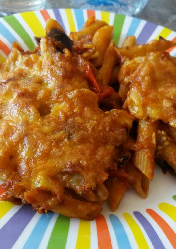 Una foto de Macarrones con verduras, atún y anchoas