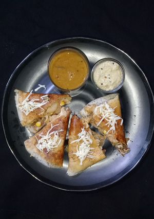 फ्यूजन डोसा (Fusion Dosa recipe in hindi) रेसिपी मुख्य फोटो