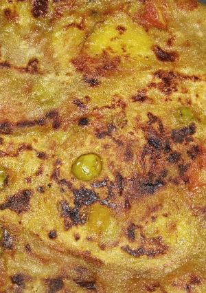 A picture of Gajar Aloo ki sabji ka paratha.