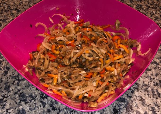 Простой салат с жареными шампиньонами – пошаговый рецепт приготовления с фото