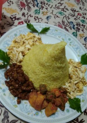 Foto resep Nasi kuning pulen