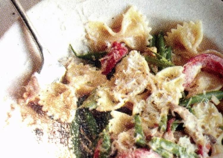 Steps to Make Quick Farfalle alfredo with sausage