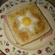 Sándwich de york y queso con huevo estrellado