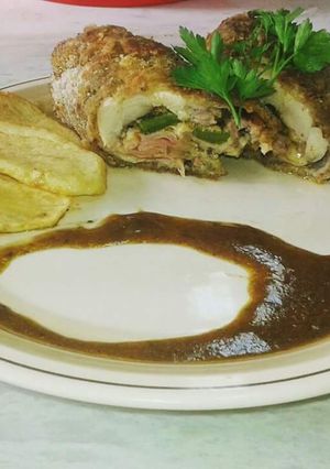 Una foto de Pamplona rellena con jamón, queso y morrón