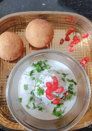 फलाहारी आलू कचौड़ी(falahari aloo kachori recipe in Hindi) रेसिपी मुख्य फोटो