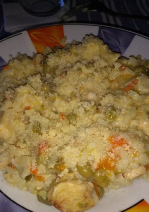 Una foto de Arroz cremoso con pollo y verduras