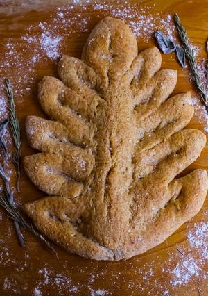 Foto di Foglia di focaccia semintegrale con licoli