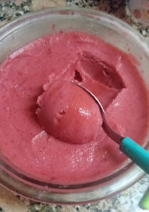 Una foto de Helado de frutilla