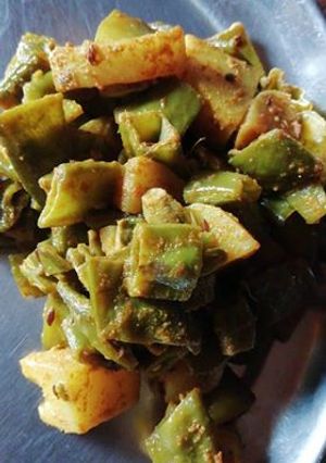 A picture of Aloo sem.