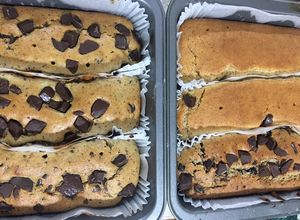Una foto de Budín de limón húmedo c/s trozos de chocolate de harina integral