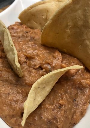 Una foto de Dip de frijoles refritos a la Sonorense