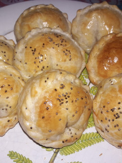Una foto de Empanadas de Jamón, Queso y cebolla de Verdeo🥟