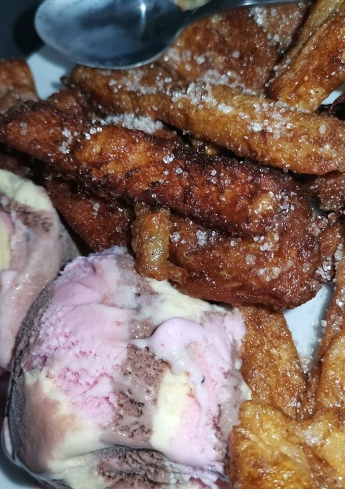 Una foto de Orillas de pan tipo churro