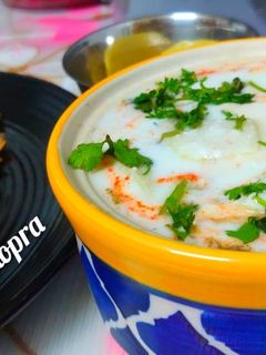 आलू का रायता (aloo ka raita recipe in Hindi) रेसिपी मुख्य फोटो