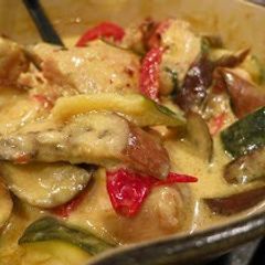 A picture of Dump & Simmer Thai Style Coconut Chicken & Veg Curry.
