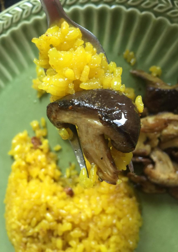 Una foto de Arroz y setas