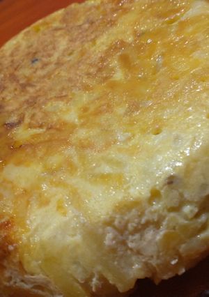 Una foto de Tortilla de papa rellena