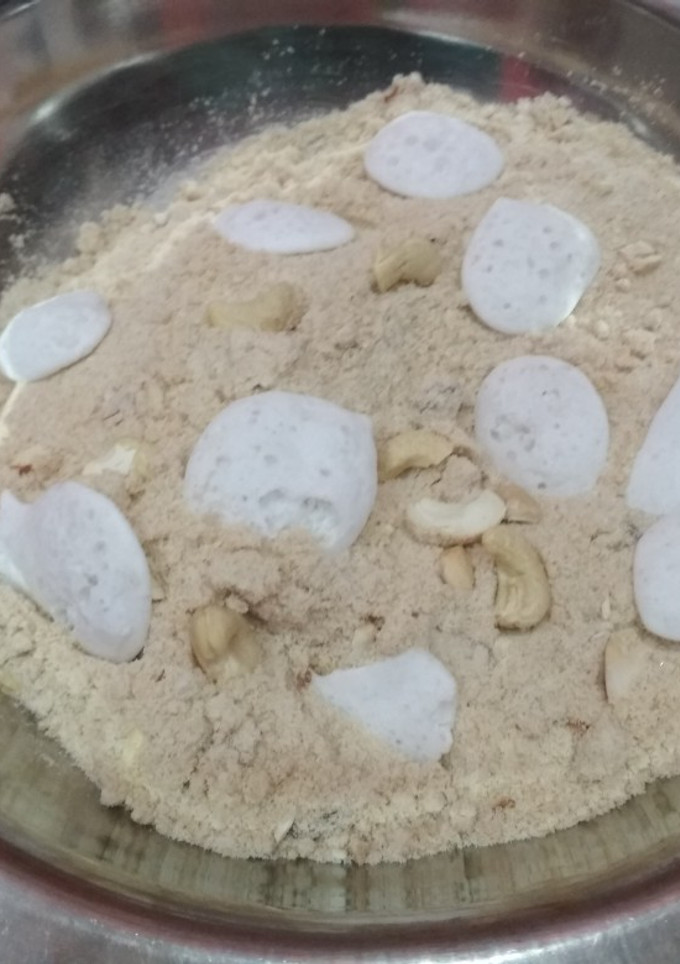 आटे की पंजीरी (Aate ki panjiri recipe in Hindi) रेसिपी मुख्य फोटो