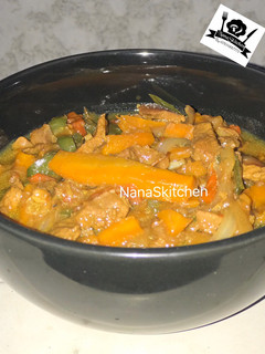 A picture of Shredded Beef & veggies sauce.
