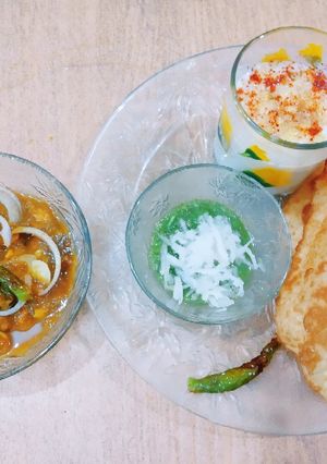 A picture of Sunday special chhole bhature.