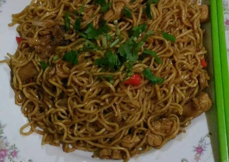 Mie goreng simple ala2 yakisoba... ^^