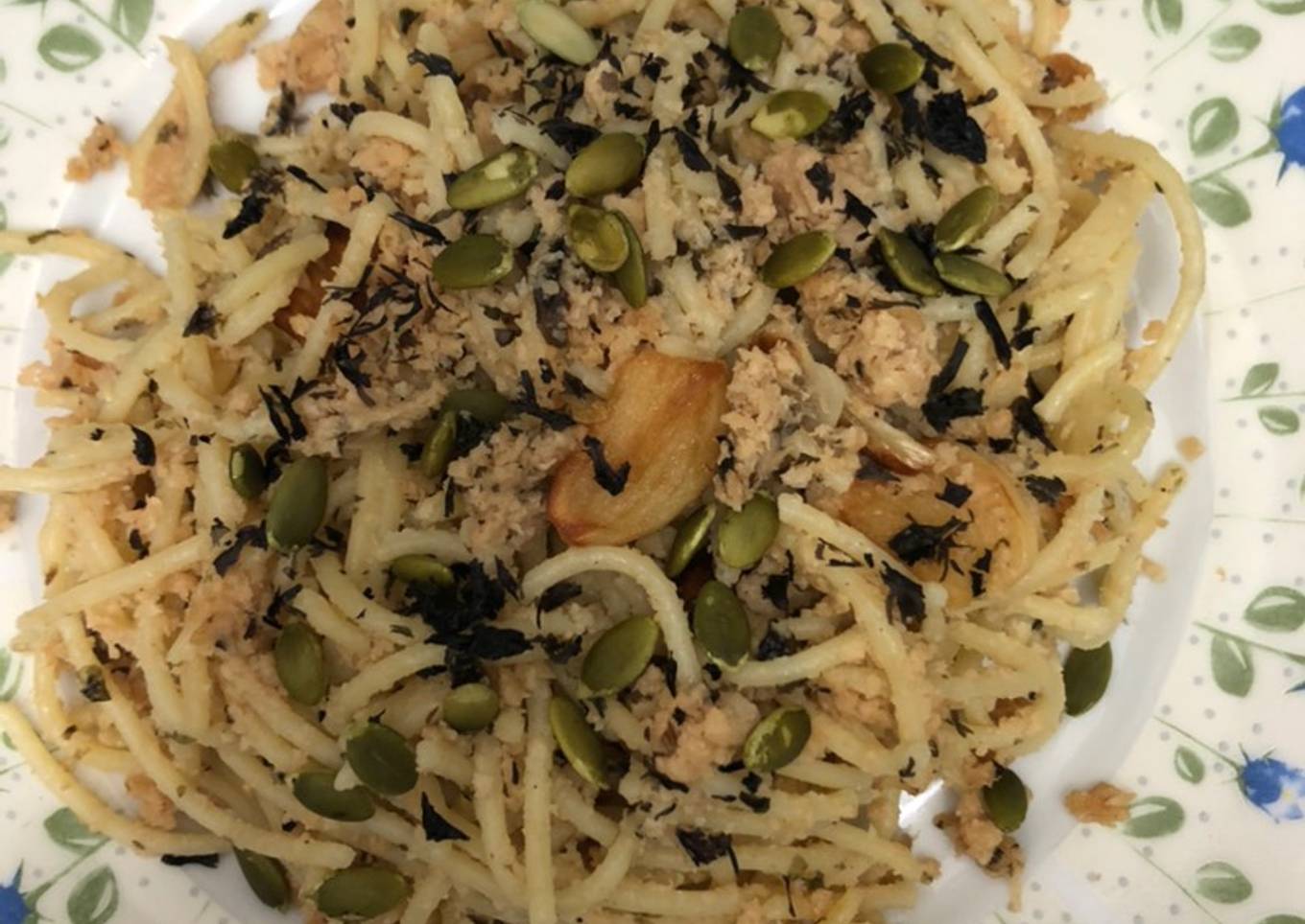 333. Espaguetis al ajillo con algas marinas y soja texturizada (vegetariano) (principal pasta)