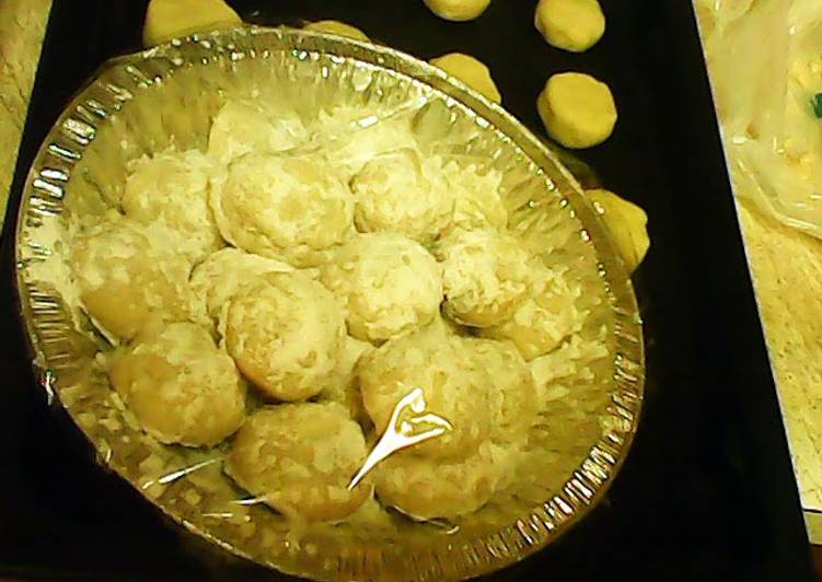 Steps to Make Quick Snowball Cookies with Chocolate mint centers