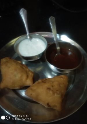 समोसे (Samose recipe in hindi) रेसिपी मुख्य फोटो