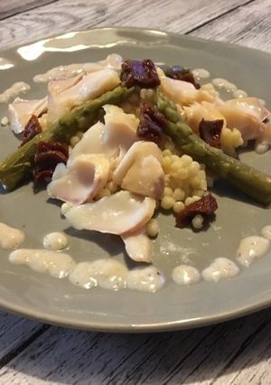 Une photo de Pâtes Perlitas au Haddock, Asperges vertes et crème de lait au piment