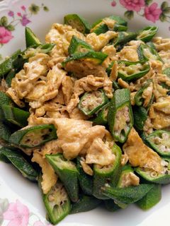 秋葵炒蛋(方便素)(家常菜)(簡單料理)(一鍋到底料理) 的食譜成品照片