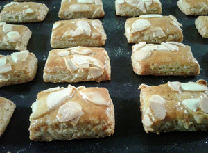 Diós-mandulás sós sütemény recept fotója