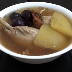 A picture of Hairy Gourd In Chicken And Oyster Soup.