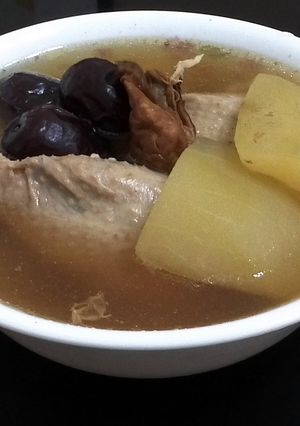 A picture of Hairy Gourd In Chicken And Oyster Soup.