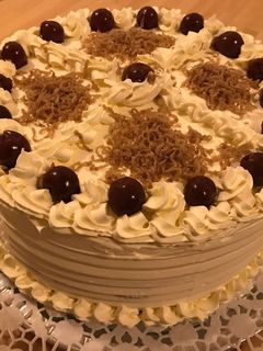 Meggyes, gesztenyekrémes torta recept fotója