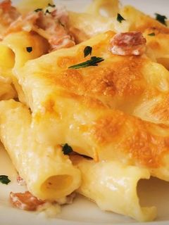 Una foto de Rigatoni Carbonara al gratén