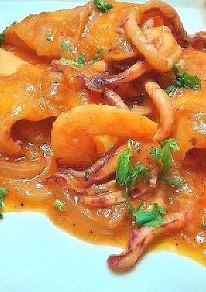 Foto principal de Chipirones y langostinos con sofrito de tomate