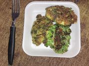 Una foto de tortitas de brocoli