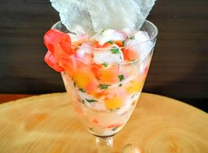 Una foto de Cebiche de Pescado con Kaki y Camu Camu👍🇵🇪