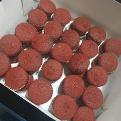 A picture of Red velvet cupcakes.