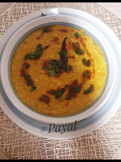 तड़के वाली मूंग दाल मसाला खिचड़ी (tadka wali moong dal masala khichdi recipe in Hindi) रेसिपी मुख्य फोटो