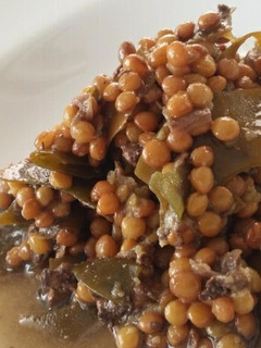 Una foto de Lentejas con alga kombu y morcilla de cebolla