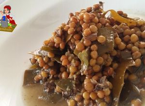 Foto principal de Lentejas con alga kombu y morcilla de cebolla